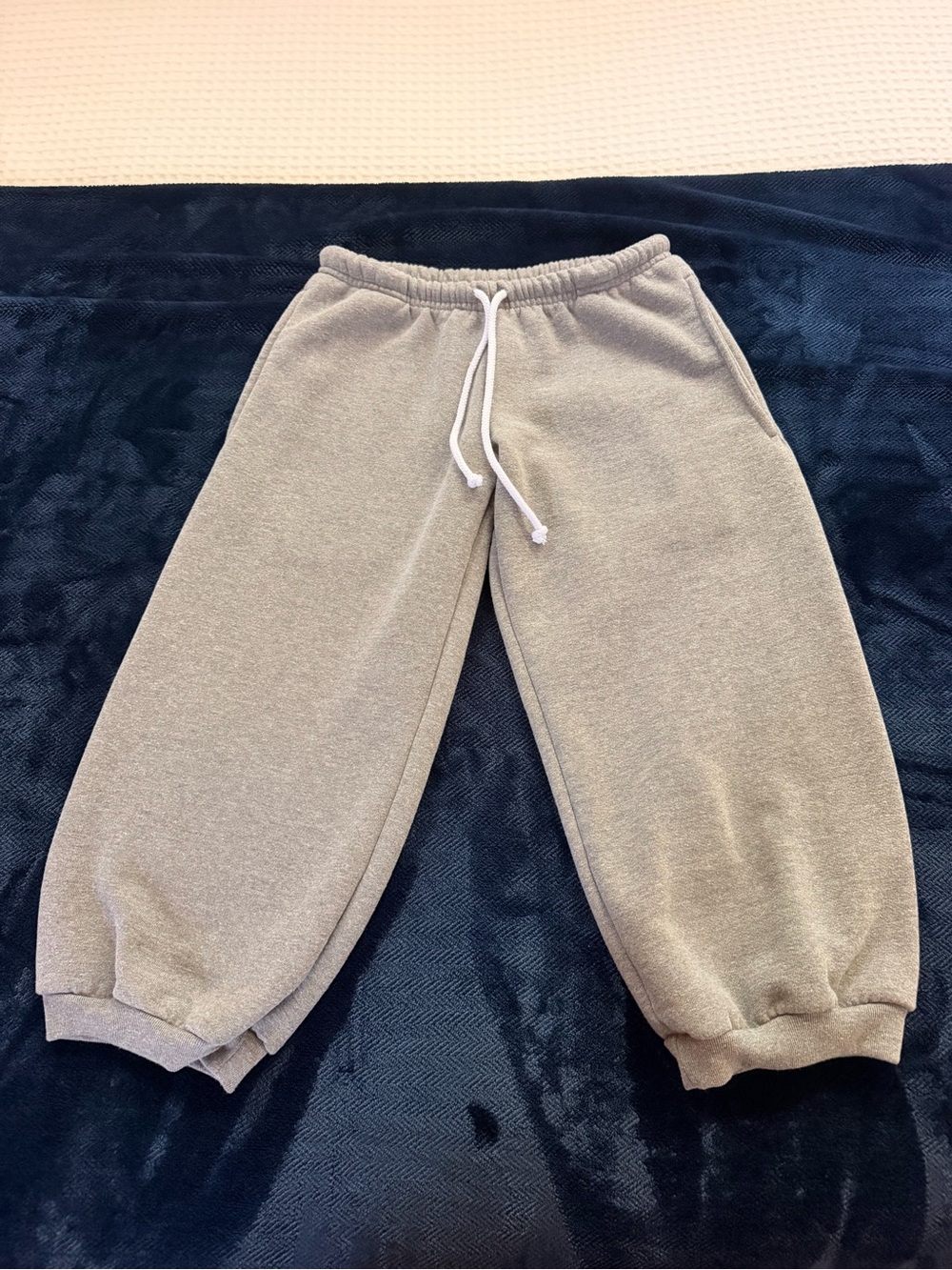 LA Apparel fleece cropped sweatpants size xs NEVER WORN